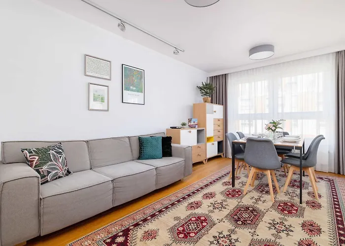 Przytulny i Przestronny Apartament w Krakowie z Parkingiem Biurkiem i 2 Balkonami by Noclegi Renters